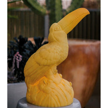 Lade das Bild in den Galerie-Viewer, Lichtobjekt Vogel gelb kabellos bruchsicher wasserdicht Außenbeleuchtung