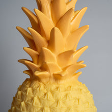Lade das Bild in den Galerie-Viewer, Tischlampe / Leuchtobjekt Pinacolada gelb Außenleuchte Ananas mit Fernbedienung und Akku