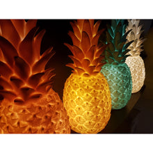 Lade das Bild in den Galerie-Viewer, Tischlampe / Leuchtobjekt Pinacolada weiss Außenleuchte Ananas mit Fernbedienung und Akku