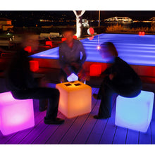 Lade das Bild in den Galerie-Viewer, Leuchtquader "Big Cube" kabellose Außenbeleuchtung Sitzwürfel Akku Lichtobjekt