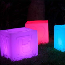 Lade das Bild in den Galerie-Viewer, Love Lamp Lichtwürfel mit Fernbedienung und Akku Lichtobjekt Outdoor Indoor