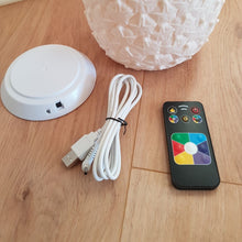 Lade das Bild in den Galerie-Viewer, Tischlampe / Leuchtobjekt Pinacolada gelb Außenleuchte Ananas mit Fernbedienung und Akku