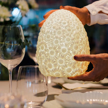 Lade das Bild in den Galerie-Viewer, Tischleuchte Daisy Lila kabellose Akuulampe Gartenleuchte 15x20 cm