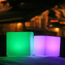 Lade das Bild in den Galerie-Viewer, Leuchtwürfel Cube 35cm kabellos App Control Sitzwürfel beleuchtet