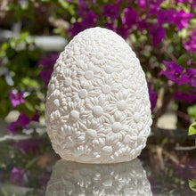 Lade das Bild in den Galerie-Viewer, Kallose Tischleuchte Daisy weiß mit Fernbedienung Farbwechselmodus 15x20 cm