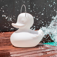 Lade das Bild in den Galerie-Viewer, Schwimmleuchte Duck Duck weiß LED Akku Fernbedienung 30 cm