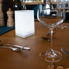 Lade das Bild in den Galerie-Viewer, Kabellose Tischleuchte "CUB" LED Akku Außenleuchte App Control