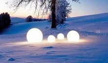 Lade das Bild in den Galerie-Viewer, Schwimmleuchte "Globe" XXl Leuchtball Außenbeleuchtung Objekt 50cm App Steuerung