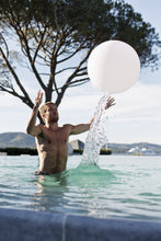 Lade das Bild in den Galerie-Viewer, Schwimmleuchte "Globe" XXl Leuchtball Außenbeleuchtung Objekt 50cm App Steuerung