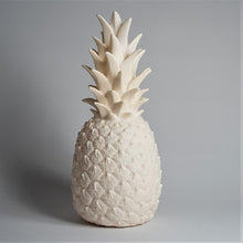 Lade das Bild in den Galerie-Viewer, Tischlampe / Leuchtobjekt Pinacolada weiss Außenleuchte Ananas mit Fernbedienung und Akku