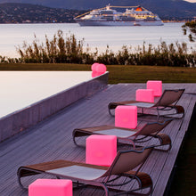 Lade das Bild in den Galerie-Viewer, Leuchtwürfel Cube 35cm kabellos App Control Sitzwürfel beleuchtet