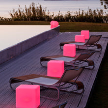 Lade das Bild in den Galerie-Viewer, Leuchtquader "Big Cube" kabellose Außenbeleuchtung Sitzwürfel Akku Lichtobjekt