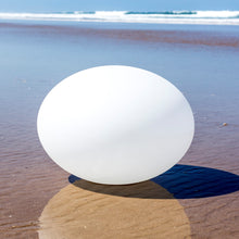 Lade das Bild in den Galerie-Viewer, Schwimmlampe Poolleuchte "Flat Ball" L 50 cm APP Steuerung