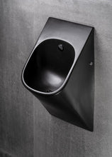 Lade das Bild in den Galerie-Viewer, SANELA SLP 89S Schwarzes Urinal La Fontana mit integrierter Radar – Spüleinheit, 24 V DC – Bluetooth
