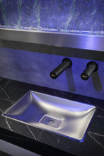 Lade das Bild in den Galerie-Viewer, SANELA SLU 43VB Edelstahl Wand-Armatur, Schwarz, Aufputz, für kaltes oder vorgemischtes Wasser, 6 V – Infrarot
