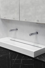 Lade das Bild in den Galerie-Viewer, SANELA SLZN 84J Automatischer Spender für flüssige und Gel Desinfektionsmittel, hinter dem Spiegel, 24 V DC – Bluetooth
