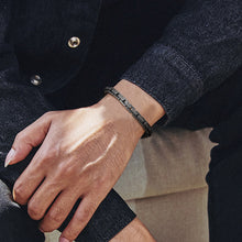 Lade das Bild in den Galerie-Viewer, Herrenarmband grau Edelstahl in Box
