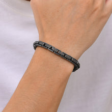 Lade das Bild in den Galerie-Viewer, Herrenarmband grau Edelstahl in Box
