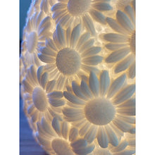 Lade das Bild in den Galerie-Viewer, Kallose Tischleuchte Daisy weiß mit Fernbedienung Farbwechselmodus 15x20 cm
