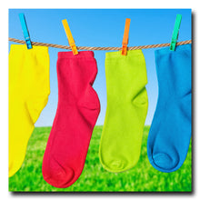 Lade das Bild in den Galerie-Viewer, Waschmaschinenmatte Socken auf Wäscheleine
