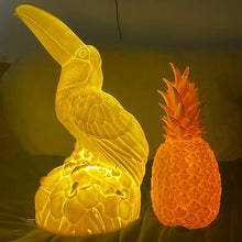 Lade das Bild in den Galerie-Viewer, Lichtobjekt Vogel gelb kabellos bruchsicher wasserdicht Außenbeleuchtung

