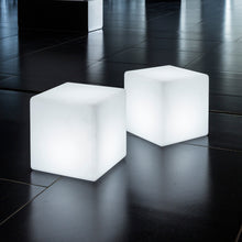 Lade das Bild in den Galerie-Viewer, Leuchtwürfel Cube 35cm kabellos App Control Sitzwürfel beleuchtet
