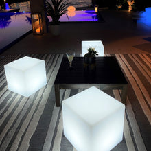 Lade das Bild in den Galerie-Viewer, Leuchtquader &quot;Big Cube&quot; kabellose Außenbeleuchtung Sitzwürfel Akku Lichtobjekt
